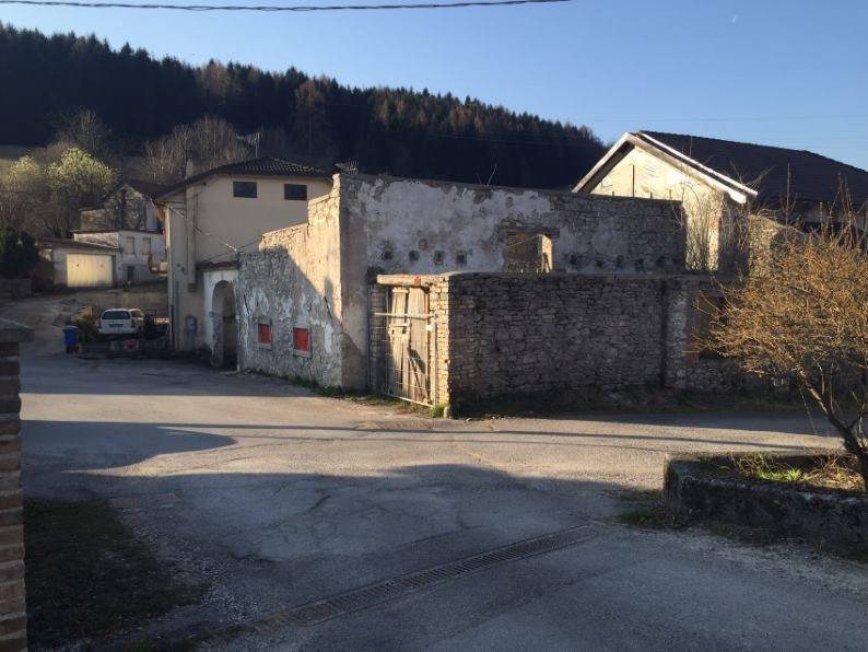 casa indipendente in vendita a Ponte nelle Alpi in zona Polpet