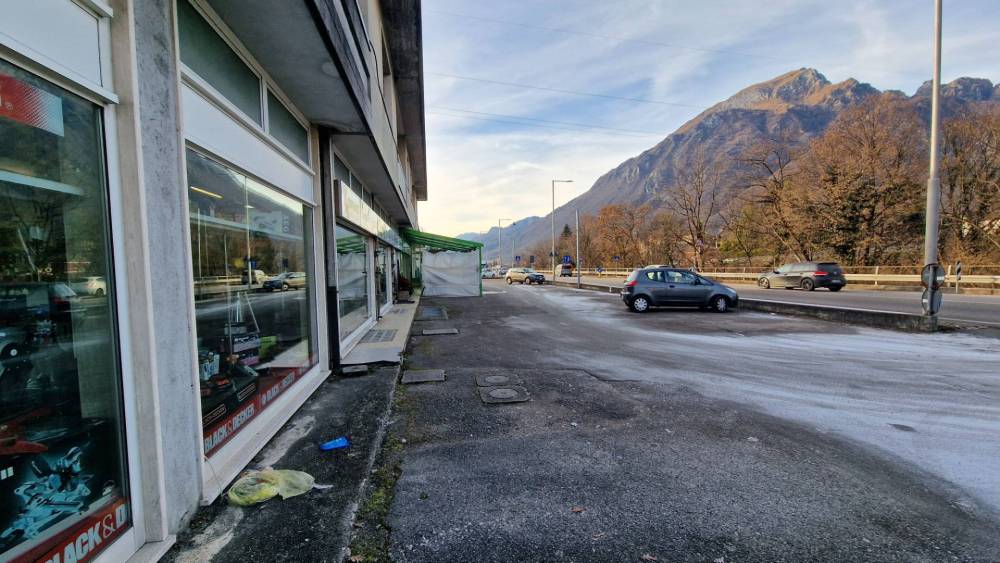 locale commerciale in vendita a Ponte nelle Alpi