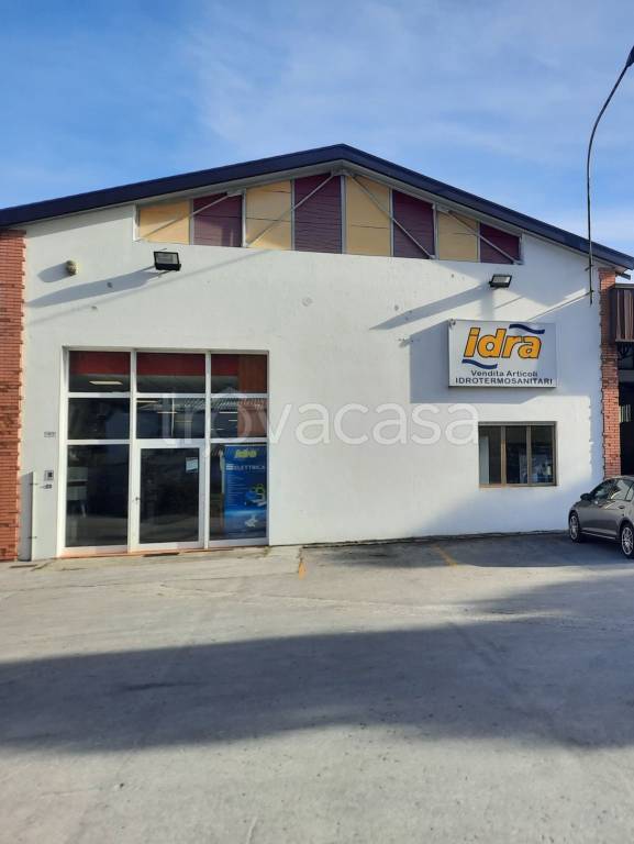 locale commerciale in vendita a Ponte nelle Alpi