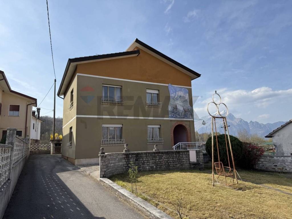 casa indipendente in vendita a Ponte nelle Alpi in zona Quantin