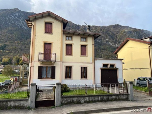 casa indipendente in vendita a Ponte nelle Alpi in zona Polpet