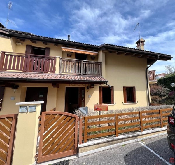 casa indipendente in vendita a Ponte nelle Alpi in zona Piaia