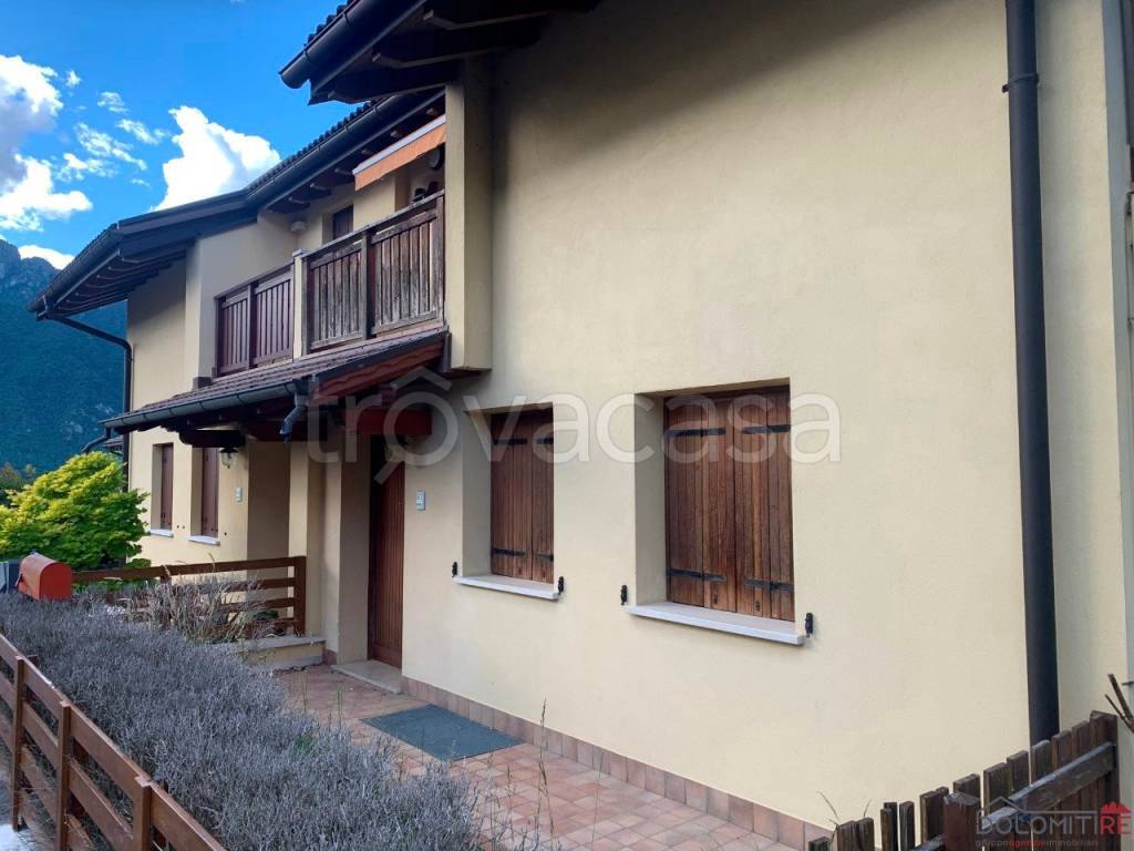 casa indipendente in vendita a Ponte nelle Alpi in zona Piaia
