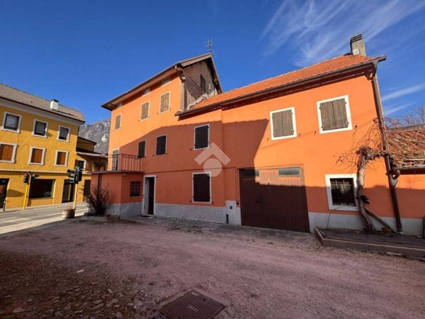 casa indipendente in vendita a Ponte nelle Alpi in zona Polpet