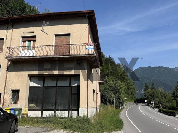 casa indipendente in vendita a Ponte nelle Alpi in zona Cadola