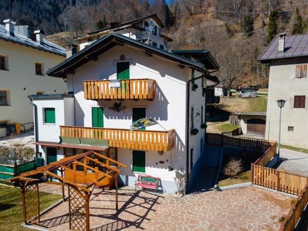 casa indipendente in vendita a Rocca Pietore in zona Laste