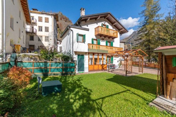 casa indipendente in vendita a Rocca Pietore in zona Laste