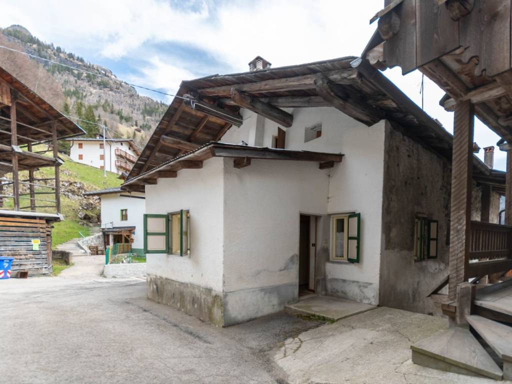 casa indipendente in vendita a Rocca Pietore in zona Sottoguda