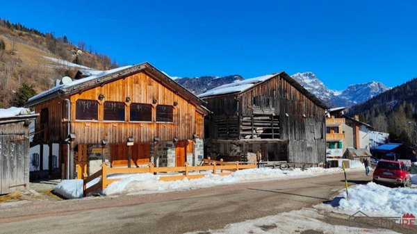 pentavano in vendita a Rocca Pietore in zona Sorarù