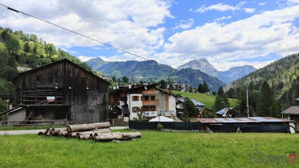 pentavano in vendita a Rocca Pietore in zona Sorarù