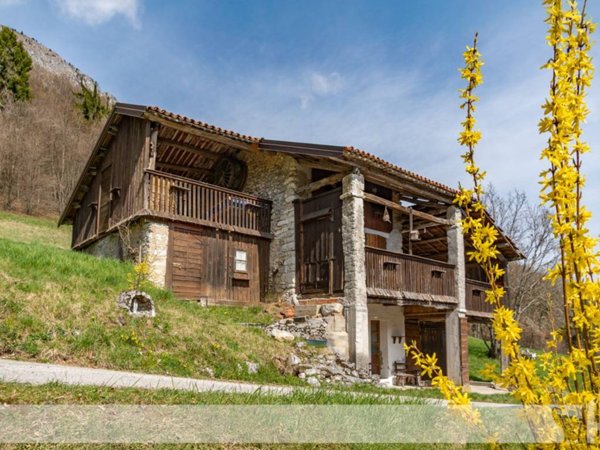 casa indipendente in vendita a San Gregorio nelle Alpi in zona Roncoi