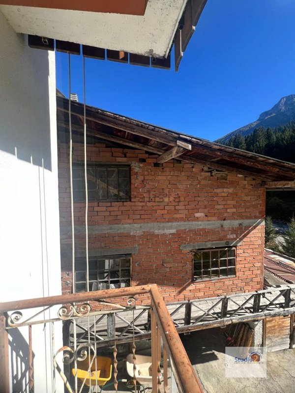 casa indipendente in vendita a San Pietro di Cadore in zona Mare