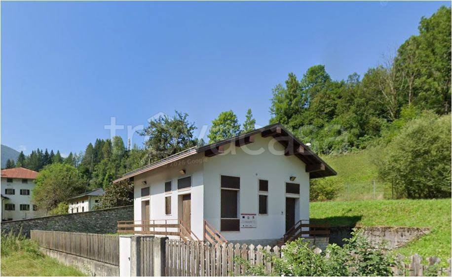 locale commerciale in vendita a San Pietro di Cadore in zona Mare