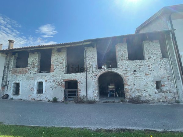 esavano in vendita a Santa Giustina