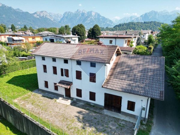 casa indipendente in vendita a Sedico in zona Maieran