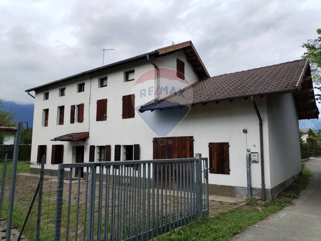 casa indipendente in vendita a Sedico in zona Maieran