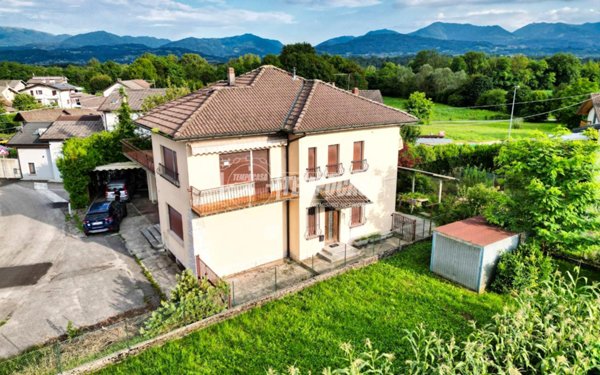casa indipendente in vendita a Sedico in zona Longano