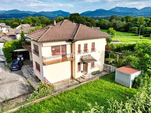 casa indipendente in vendita a Sedico in zona Longano