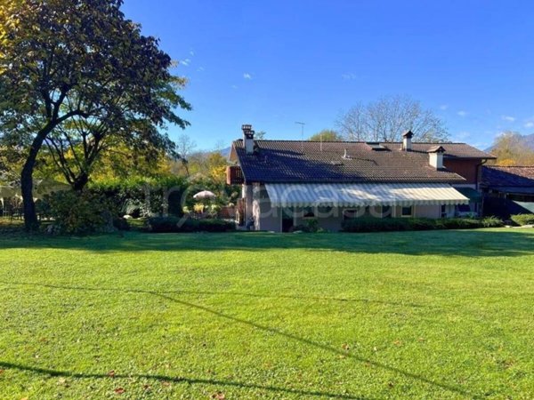 casa indipendente in vendita a Sedico in zona Longano