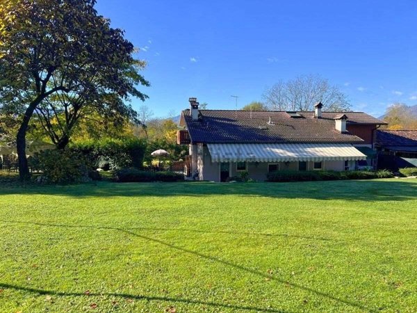 casa indipendente in vendita a Sedico in zona Longano