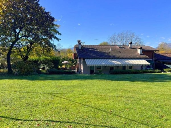 casa indipendente in vendita a Sedico in zona Longano