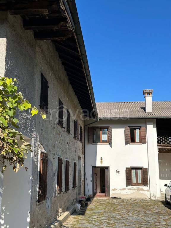 casa indipendente in vendita a Sedico in zona Prapavei