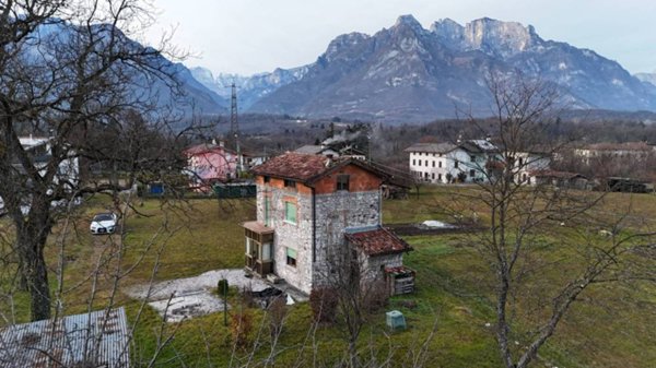 casa indipendente in vendita a Sedico in zona Roe Alte