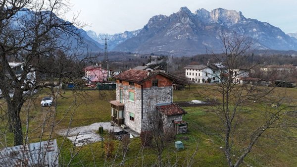 casa indipendente in vendita a Sedico in zona Roe Alte