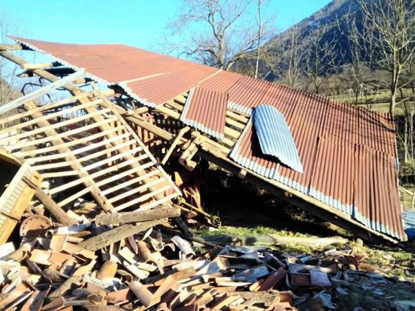 casa indipendente in vendita a Seren del Grappa in zona Porcen