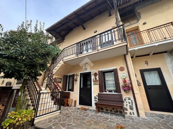 casa indipendente in vendita a Seren del Grappa in zona Rasai