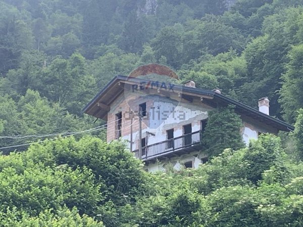 casa indipendente in vendita a Seren del Grappa in zona Valle