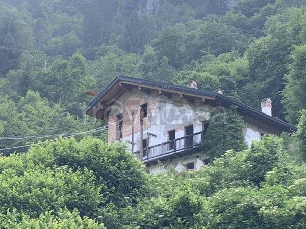 casa indipendente in vendita a Seren del Grappa in zona Valle