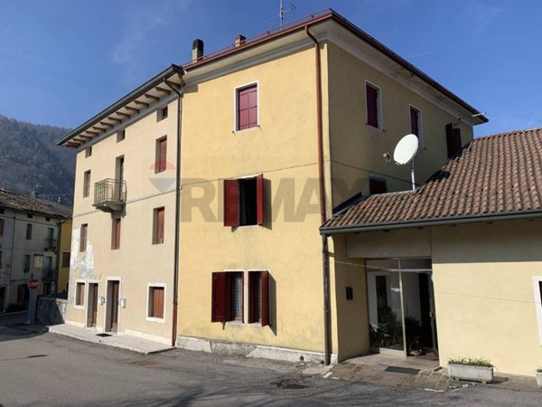 casa semindipendente in vendita a Seren del Grappa in zona Rasai