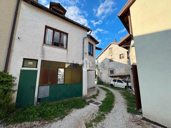 casa indipendente in vendita a Seren del Grappa in zona Porcen