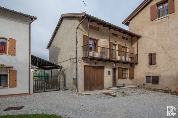 casa indipendente in vendita a Seren del Grappa in zona Rasai