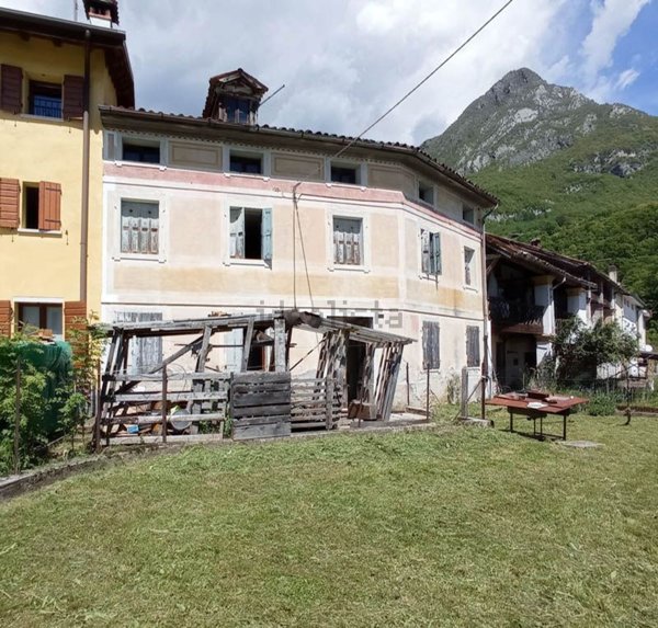 casa indipendente in vendita a Sospirolo in zona Mis