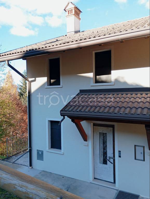 casa indipendente in vendita a Sovramonte in zona Servo