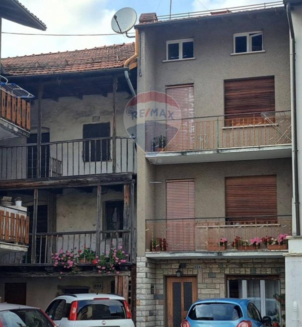 casa semindipendente in vendita a Sovramonte in zona Sorriva