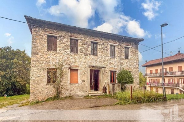 casa indipendente in vendita a Sovramonte in zona Sorriva