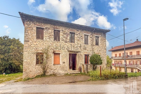 casa indipendente in vendita a Sovramonte in zona Sorriva