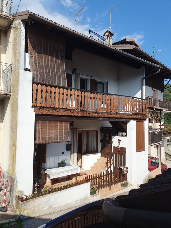 casa indipendente in vendita a Sovramonte in zona Servo