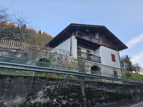 casa indipendente in vendita a Sovramonte in zona Faller