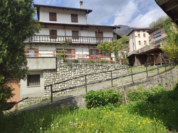 casa indipendente in vendita a Sovramonte in zona Servo
