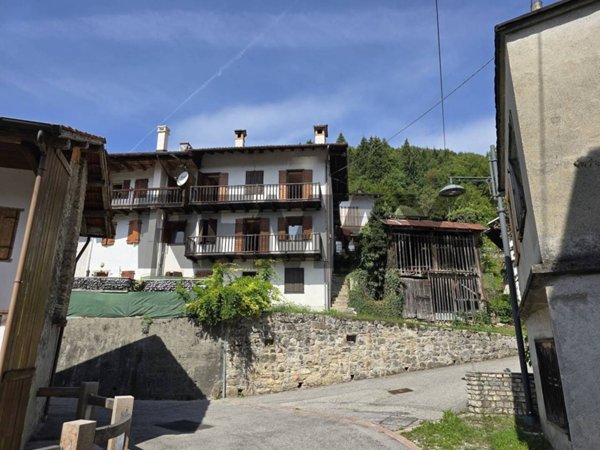 casa indipendente in vendita a Sovramonte in zona Servo