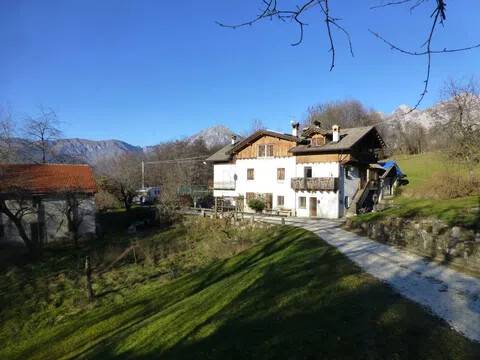 casa indipendente in vendita a Tambre in zona Tambruz