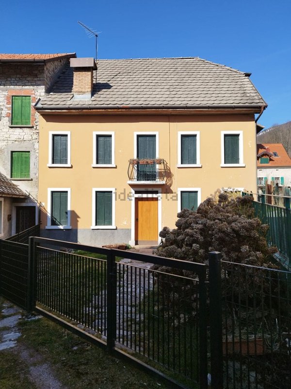 casa indipendente in vendita a Tambre