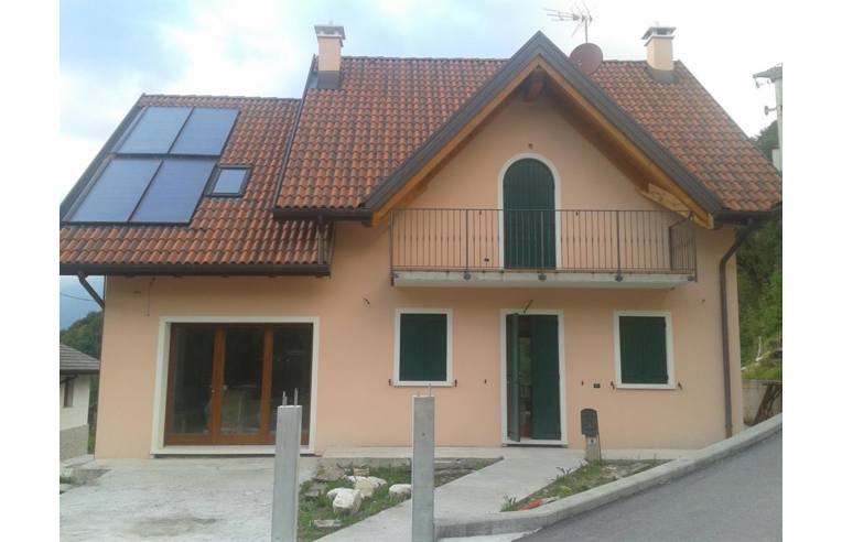 casa indipendente in vendita a Tambre in zona Soralavina