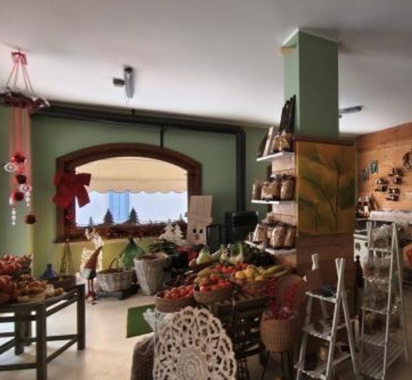 negozio in vendita a Tambre in zona Fullin