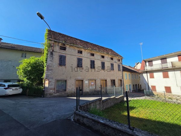 casa indipendente in vendita a Tambre