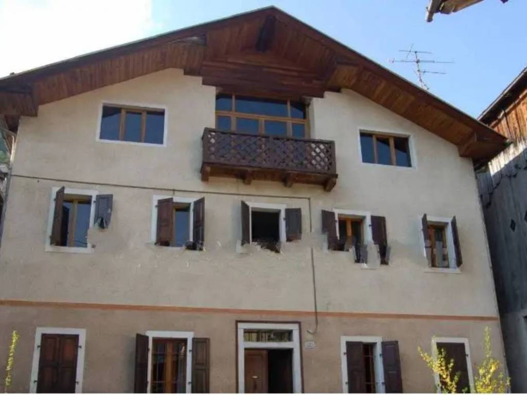 intera palazzina in vendita a Valle di Cadore in zona Venas